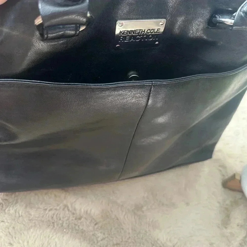 Kenneth Cole Reaction black leather Purse - Picture 8 of 10